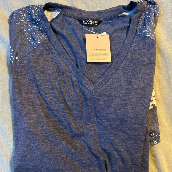 BloomChic Blue Ditsy Floral Colorblock Contrast Raglan Sleeve - Picture 3 of 6